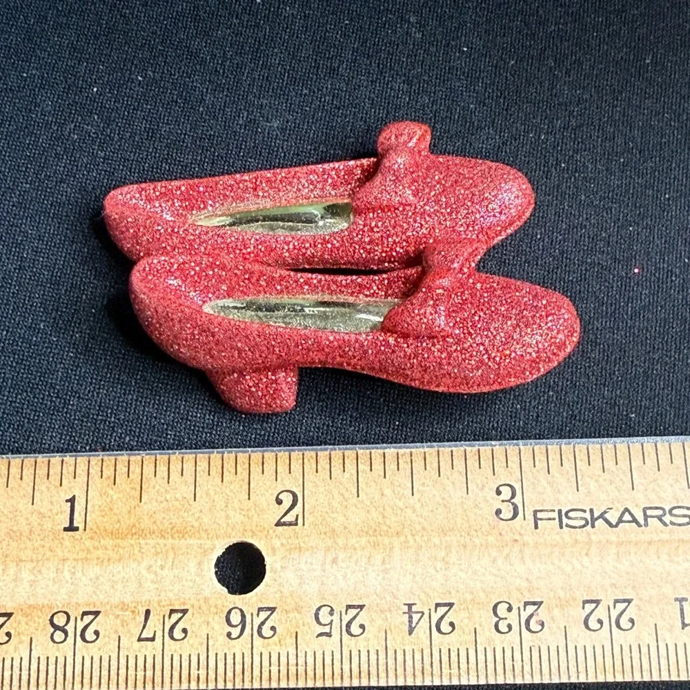 VTG Sparkly Red Ruby Slippers Brooch‎ Pin Jewelry Inspired by The Wizard of Oz